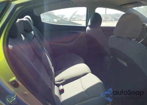 2016 Hyundai Elantra Se z USA, uszkodzony, nr VIN 5NPDH4AE9GH686998